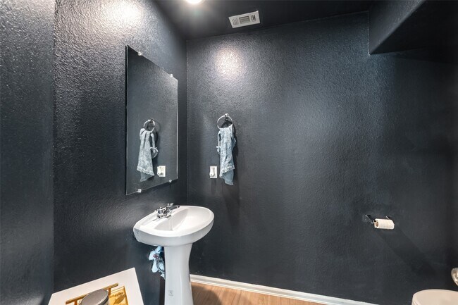 Building Photo - 18734 Clearwater Brk Dr