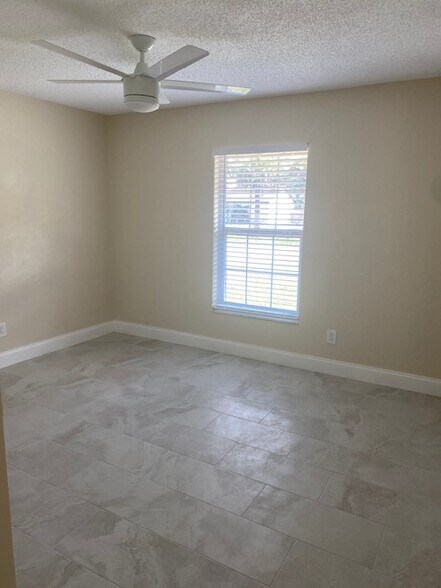 Building Photo - 2314 Fern Palm Dr