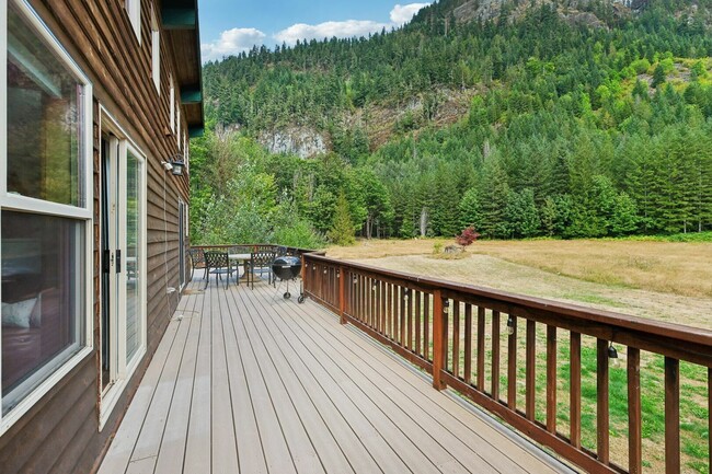 Building Photo - 14341 WA-530