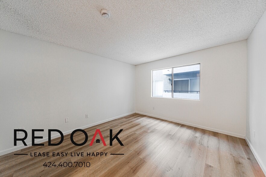 Building Photo - 11817 Victory Blvd