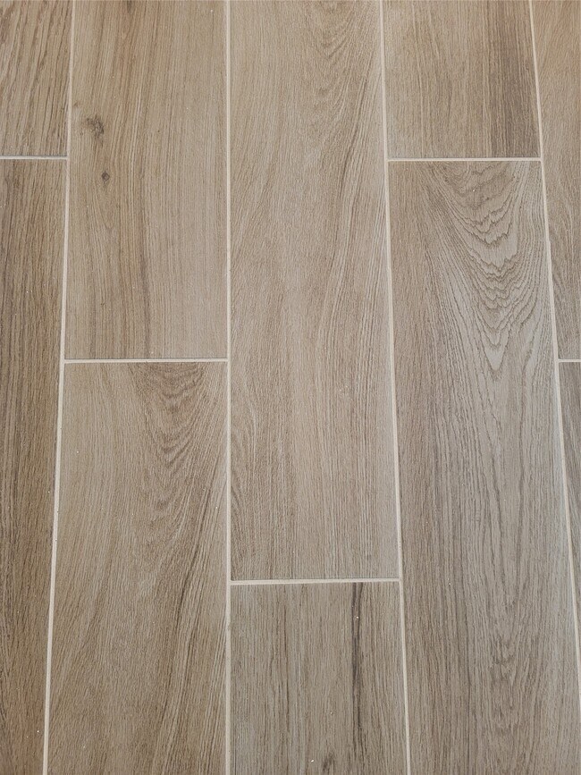 Building Photo - 2101 Fountain View Dr