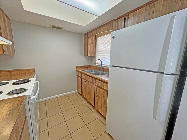 Building Photo - 9509 Fieldview Cir