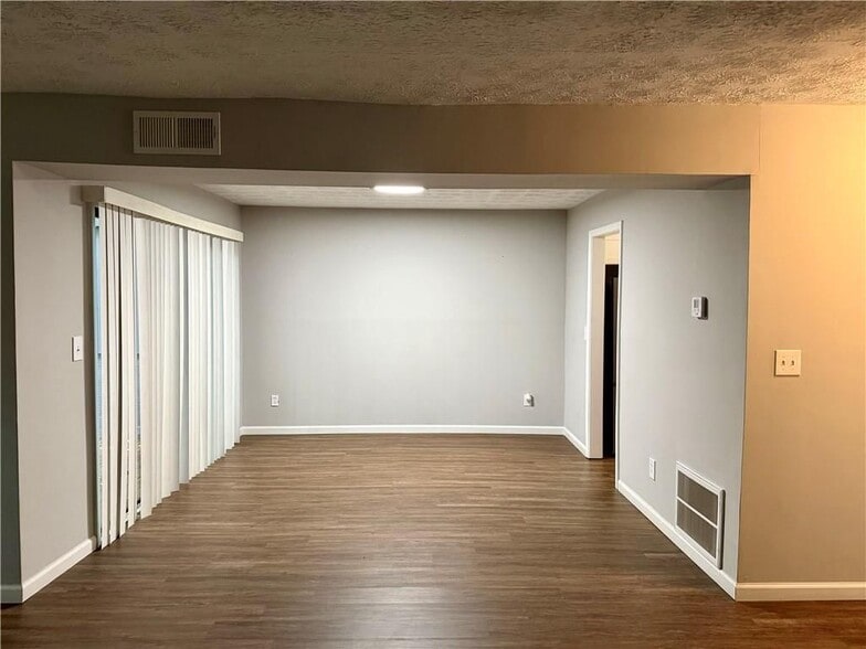 Building Photo - 1059 Mariners Dr