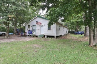 Building Photo - 61325 Holly Dr