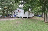 Building Photo - 61325 Holly Dr