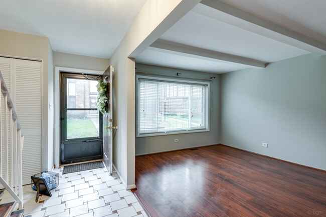 Building Photo - 18W269 Kirkland Ln