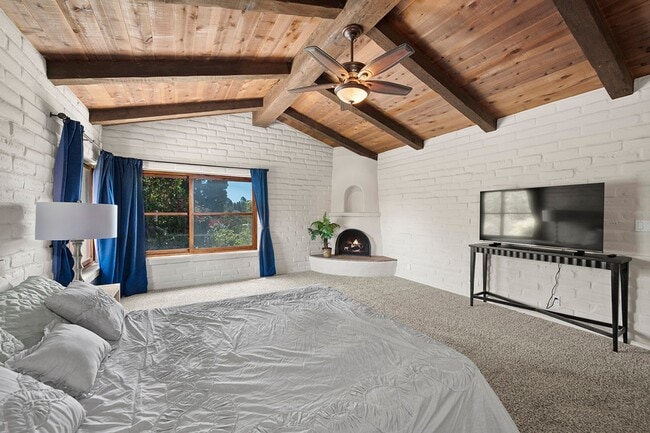 Building Photo - This Beautiful Hacienda Style Home combine...