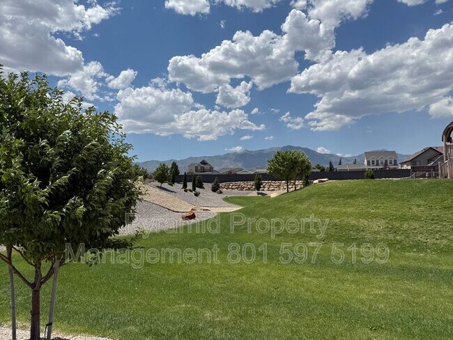Building Photo - 6733 N Mount Jefferson
