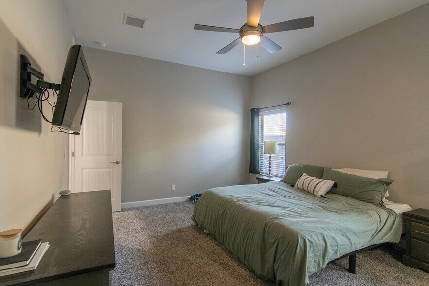 Master - 3456 David Palacio Dr