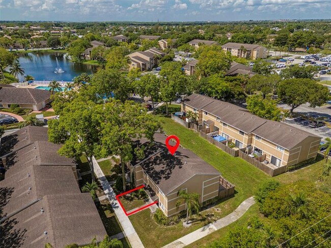 Building Photo - 9481 Palm Cir