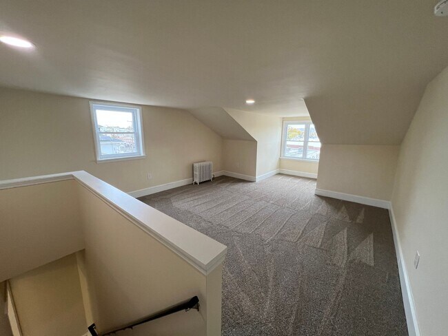 Building Photo - 955 E Main St