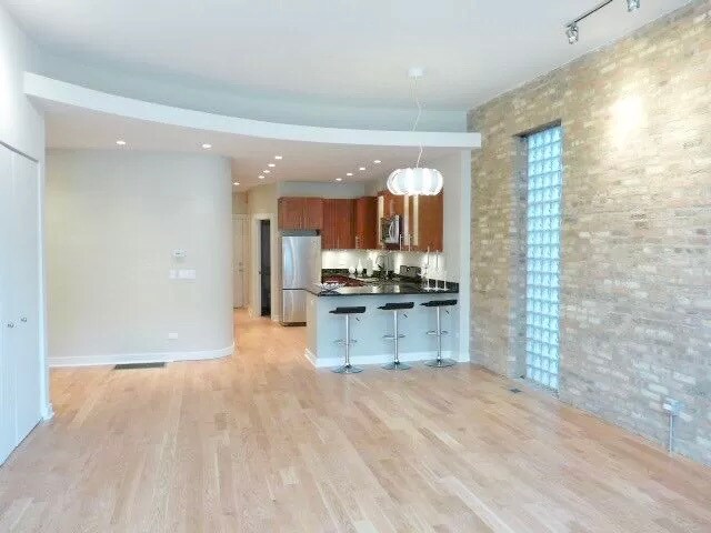 Primary Photo - 1423 N Cleaver St
