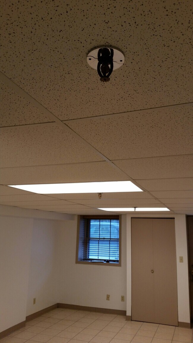 Building Photo - 112 E 5th St