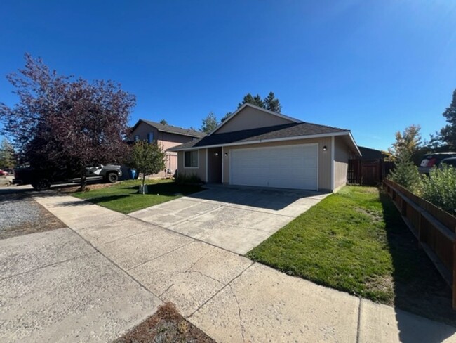 Building Photo - Cul-de-Sac Adorable home in La Pine!