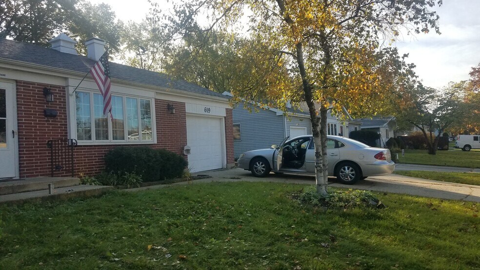 Building Photo - 619 Sussex Ln