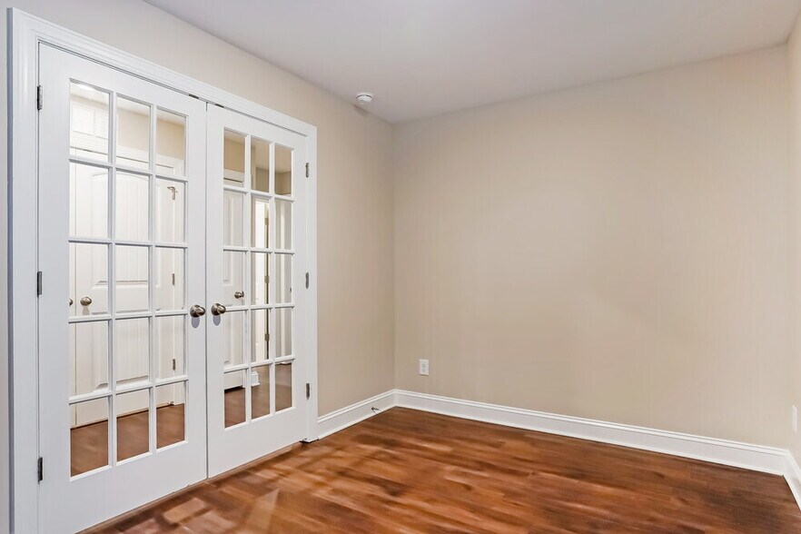 Building Photo - 327 Azalea Gaze Dr