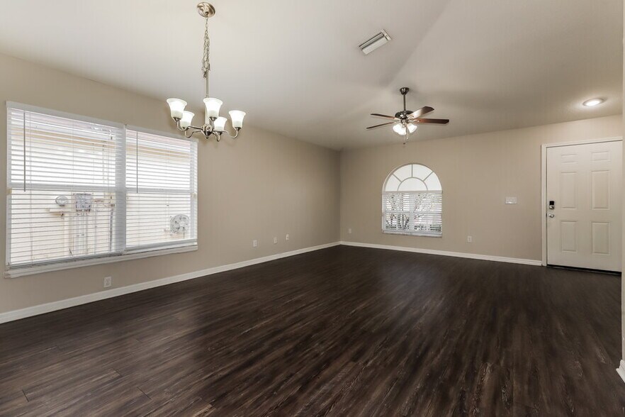 Building Photo - 1720 Mosaic Forest Dr