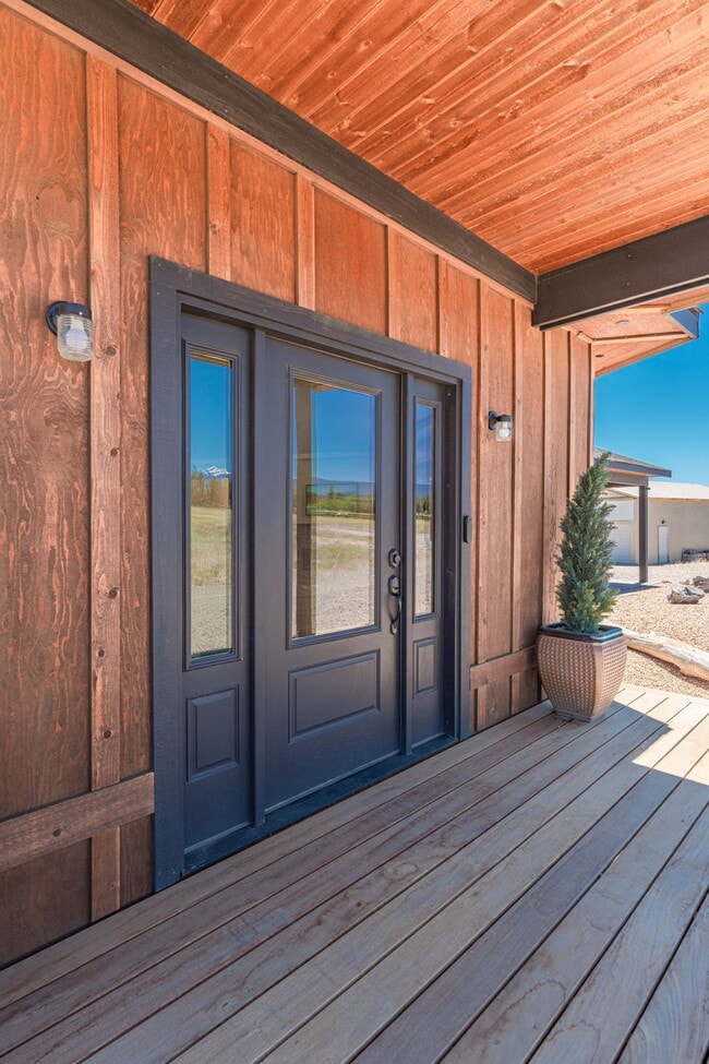 Building Photo - Luxury Home for Rent – Expansive Acreage, ...