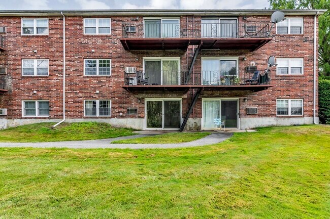 Building Photo - 55 Fernview Ave