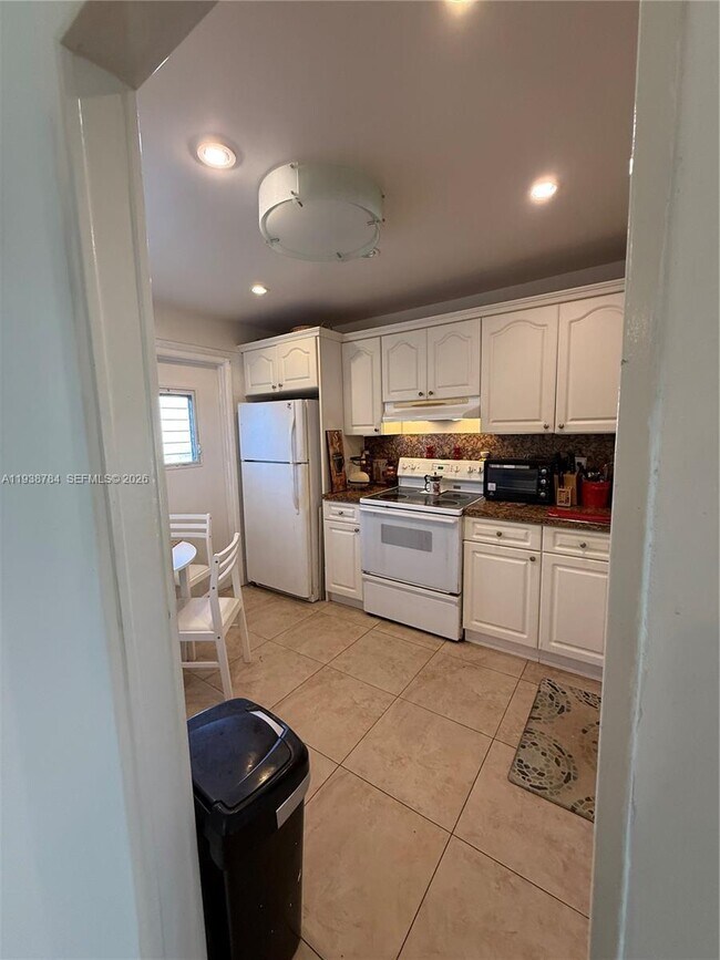 Building Photo - 500 NE 14th Ave