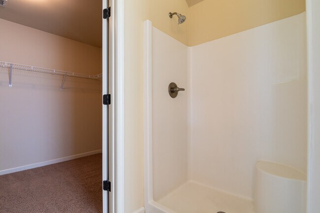 Building Photo - 3375 Grove Landing Cir