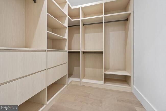Building Photo - 4509 Foxhall Cres NW