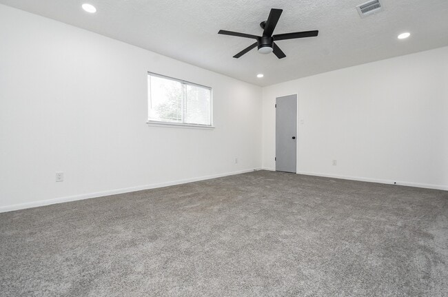 Building Photo - 15814 Winding Moss Dr