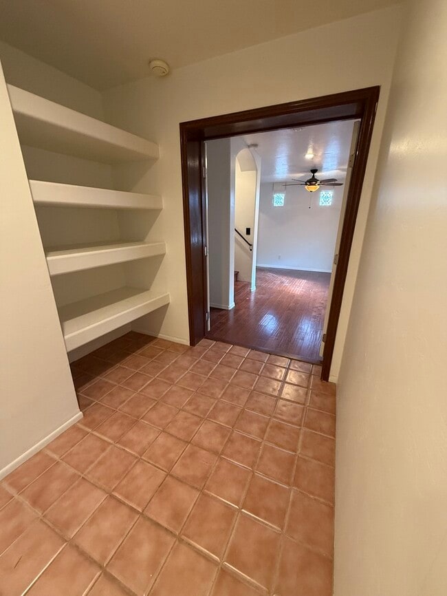 Building Photo - HOUSE FOR RENT