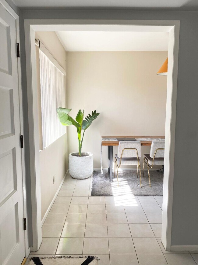 Building Photo - 1951 Malcolm Ave