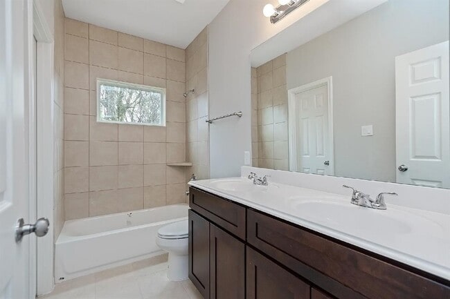 Building Photo - 1043 Marcolin St