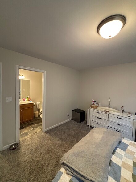 Building Photo - 1810 Broadway St