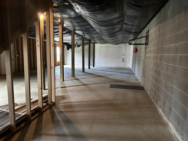 Building Photo - 47 Banks Town Rd