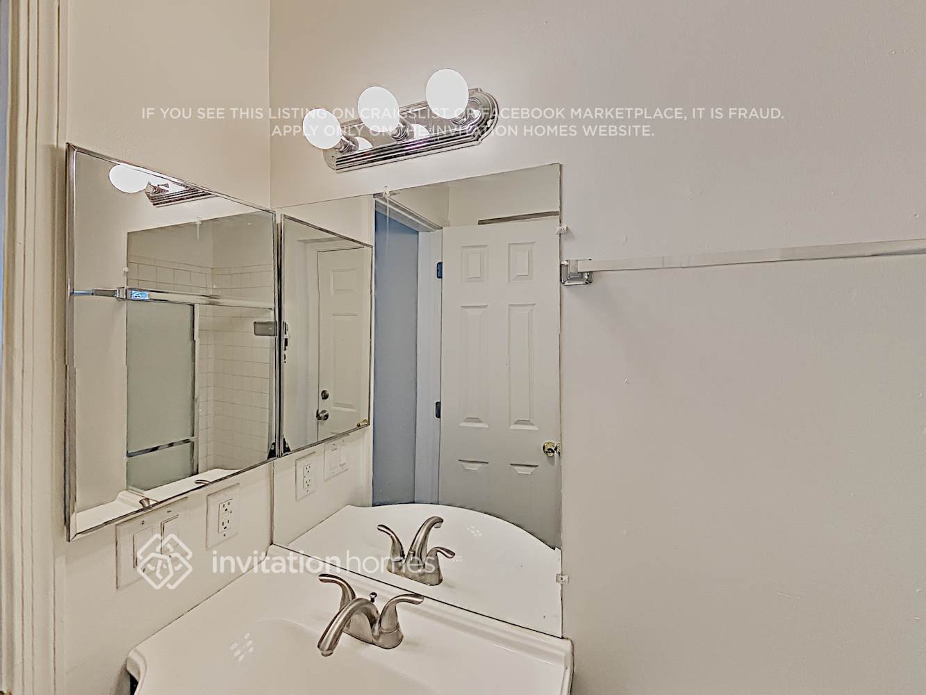 Building Photo - 4422 S Park Dr