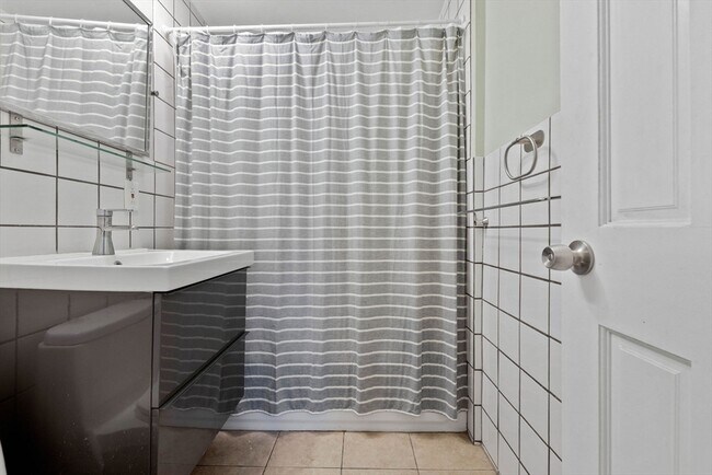 Building Photo - 39 Englewood Ave