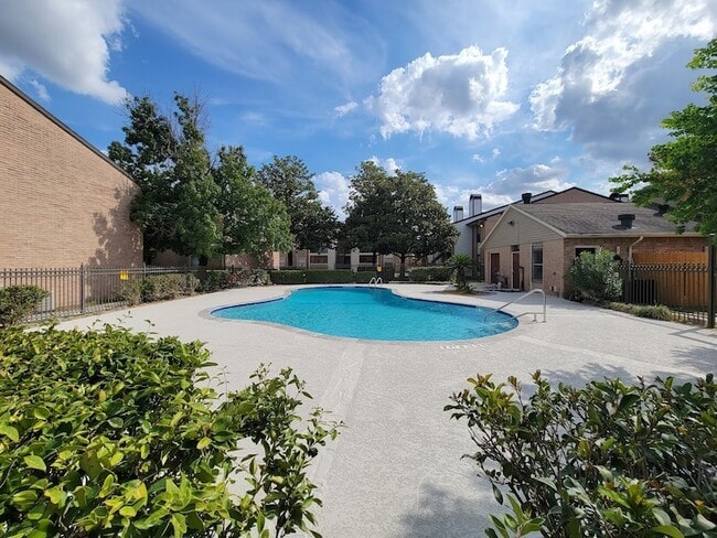 Building Photo - 12335 Antoine Dr