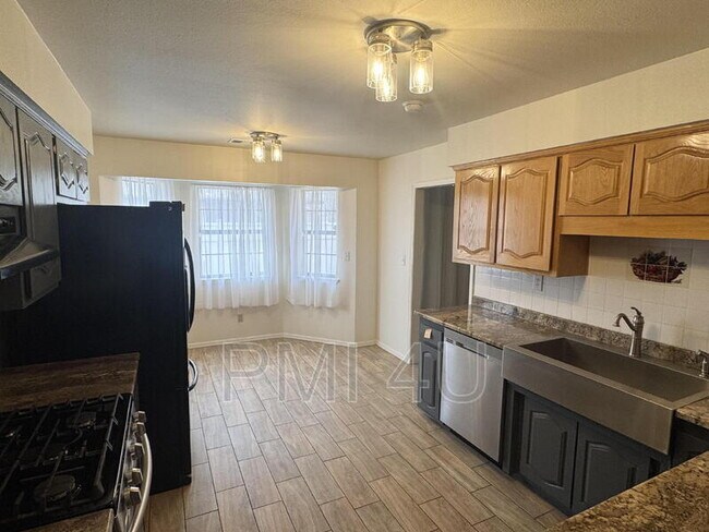 Building Photo - 3213 22nd Ave SE