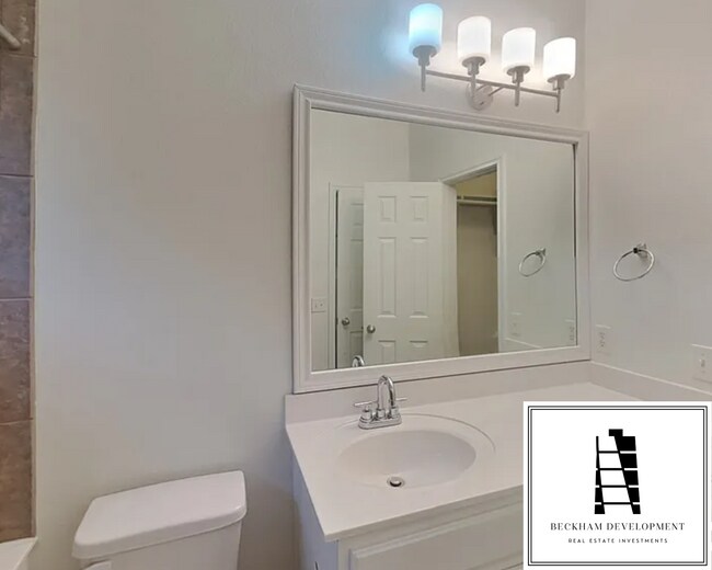 Bathroom - 2418 Allred Dr