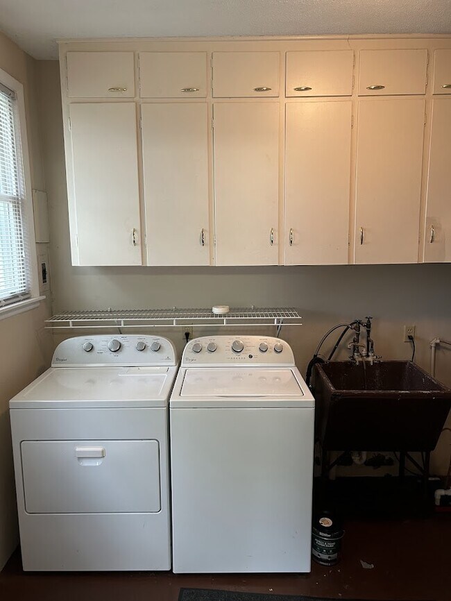 Building Photo - 3738 Green Acre Dr