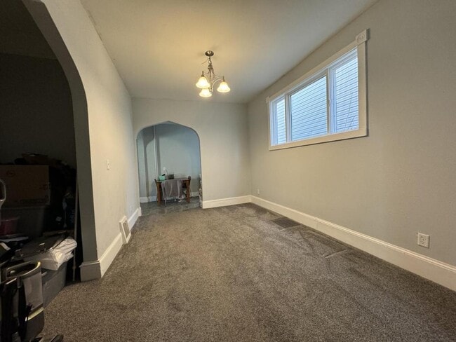 Building Photo - 1924 Banks Ave