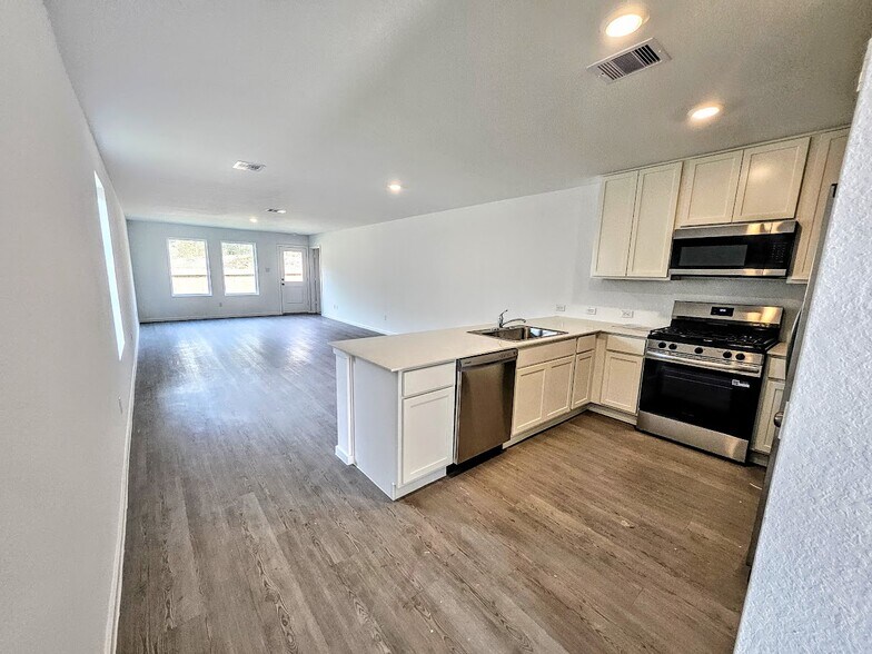 Building Photo - 14881 N Ascot Bnd Cir