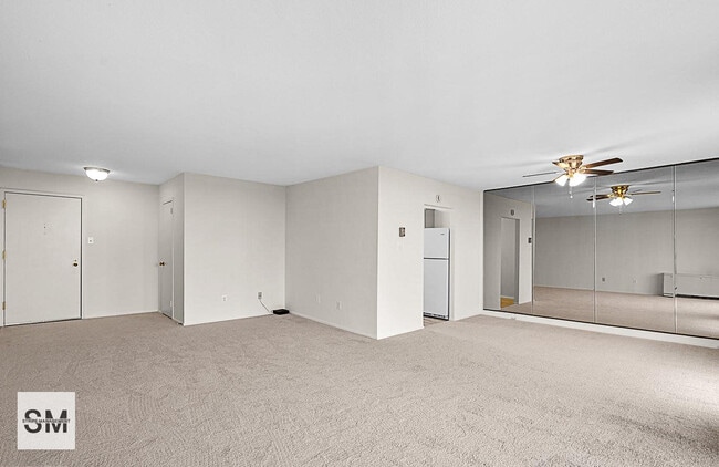 Building Photo - 6100 Westchester Park Dr