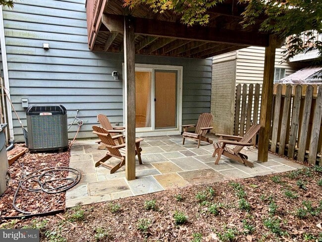 Building Photo - 9619 Glendower Ct