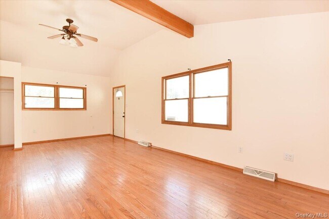 Building Photo - 257 Maple St