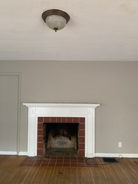 Building Photo - 737 W 44th St