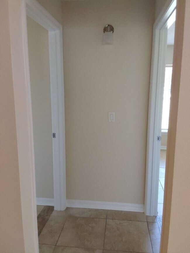 Building Photo - Beautiful 4-Bedroom, 2-Bath Home with 2-Ca...