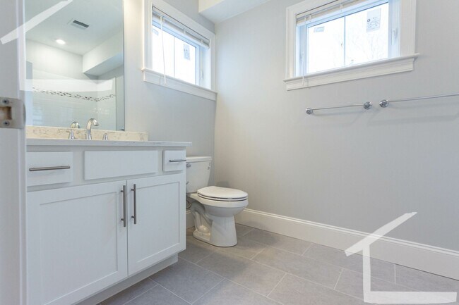 Building Photo - Beautiful Brighton Unit Next to Chandler Pond Available 9/1/2026