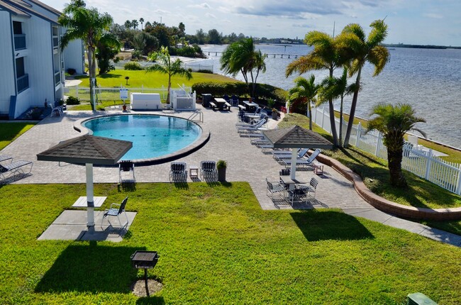 Building Photo - 2 bed 2 bath Turnkey Yearly Rental – Water...