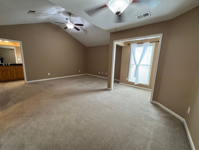Building Photo - Cozy 2/2 House in Cartersville- $1,695