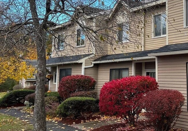 Building Photo - J2 Stonehedge Dr