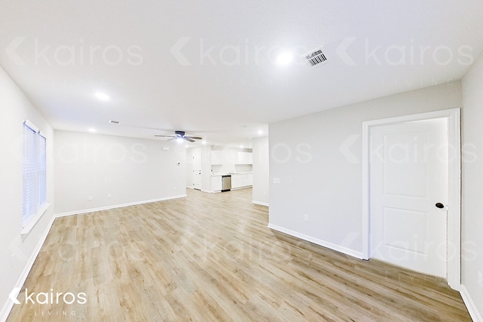 Building Photo - 10 Bungalow Cir